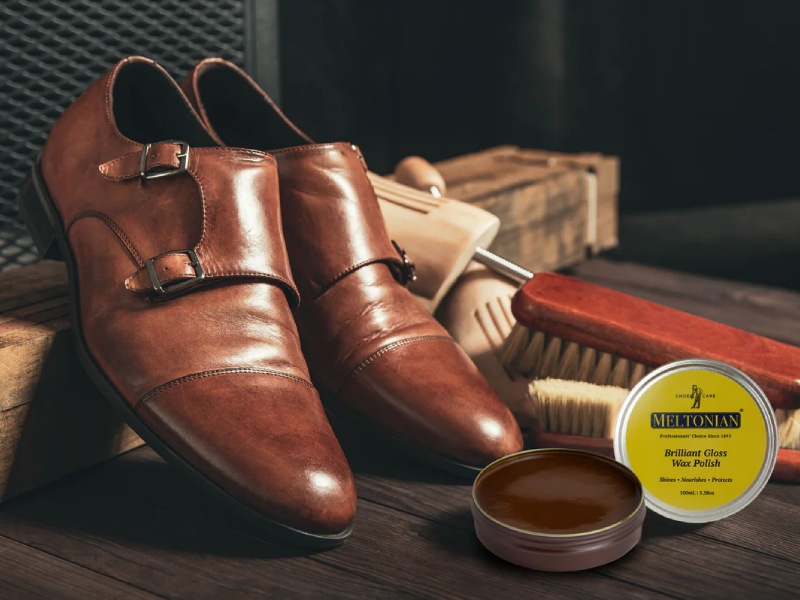نحوه واکس زدن کفش چرم و براق سازی آن
