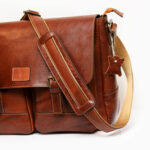 جزییات کیف اداری دو جیب سگک دار چرمی